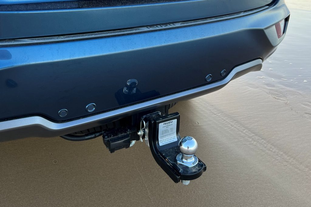 2023 Isuzu MU-X LST tow bar