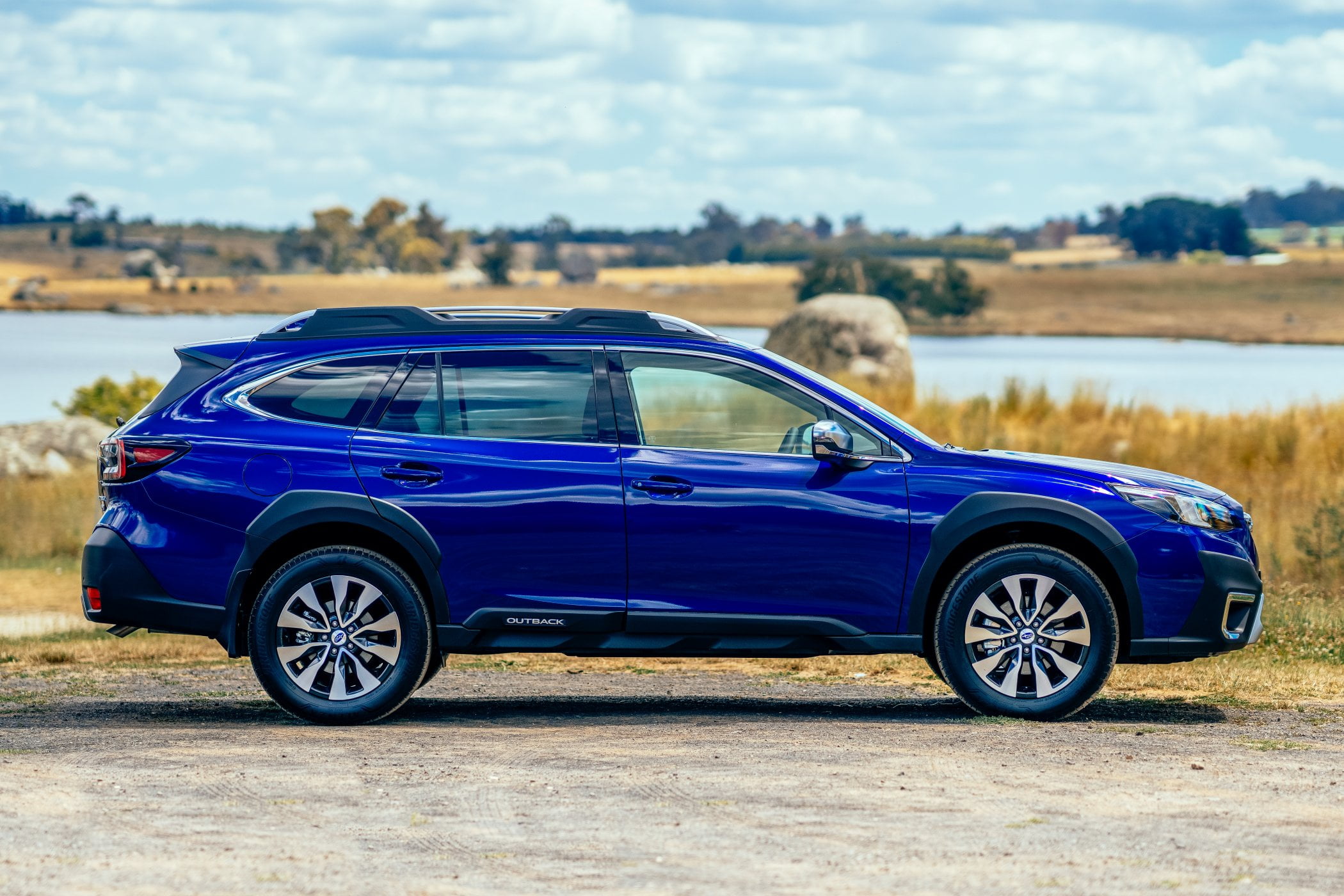 2025 Outback Limited Xt Vs Touring Xt Amalee Isabella