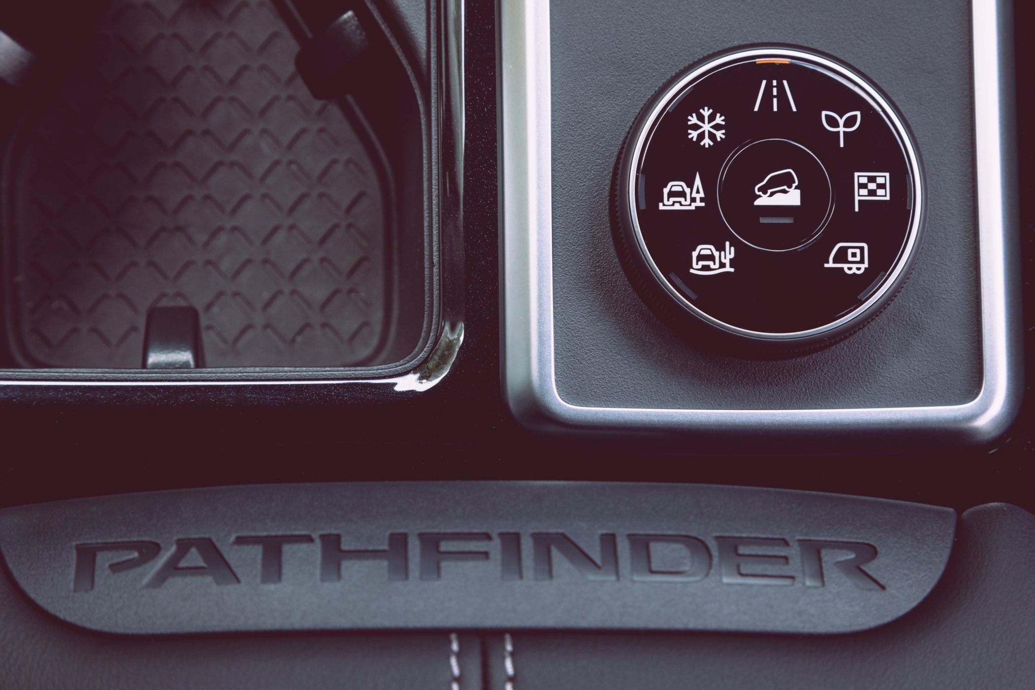 2023 Nissan Pathfinder Ti-L 4WD Controls