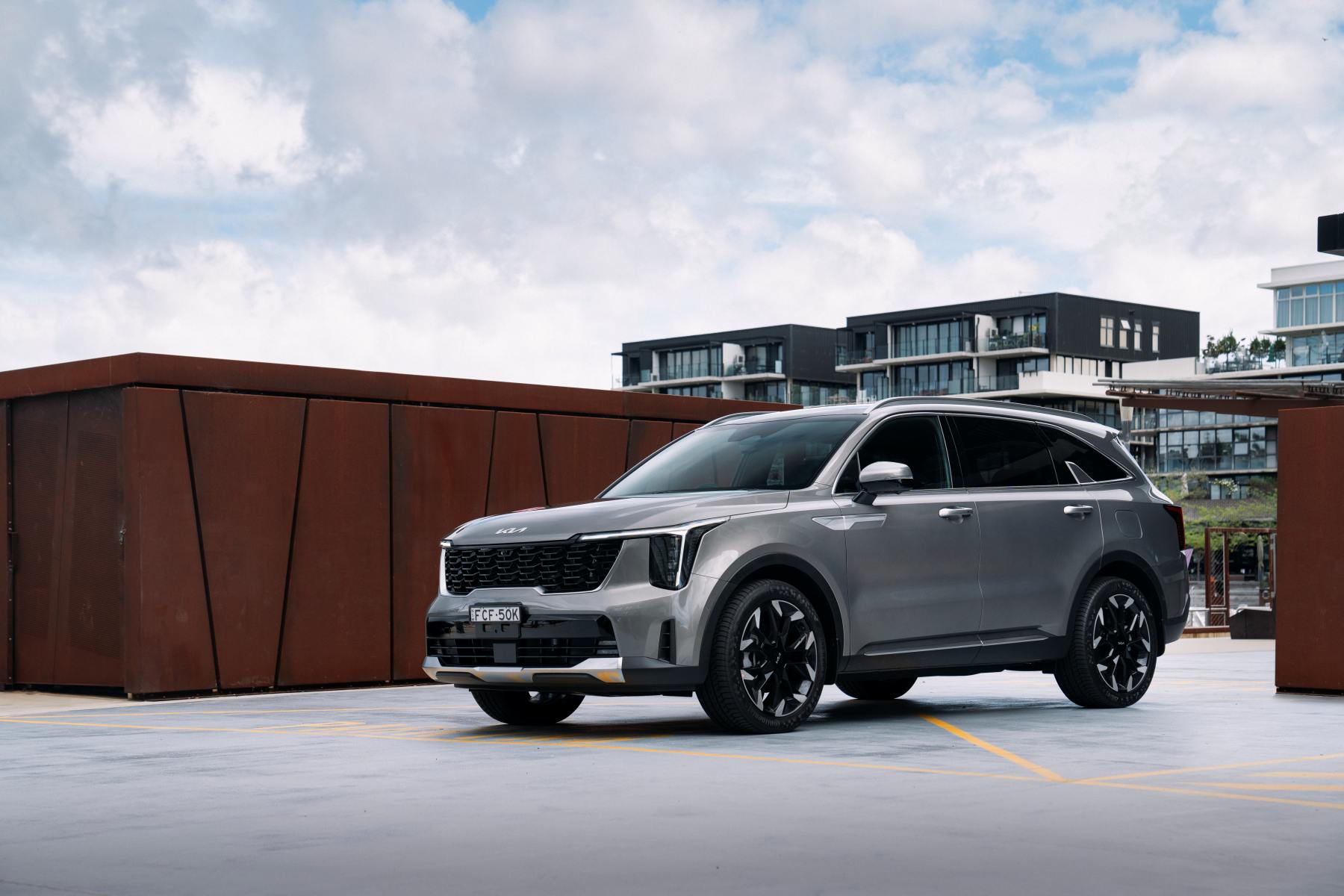 2024 Kia Sorento GT Line front quarter 1