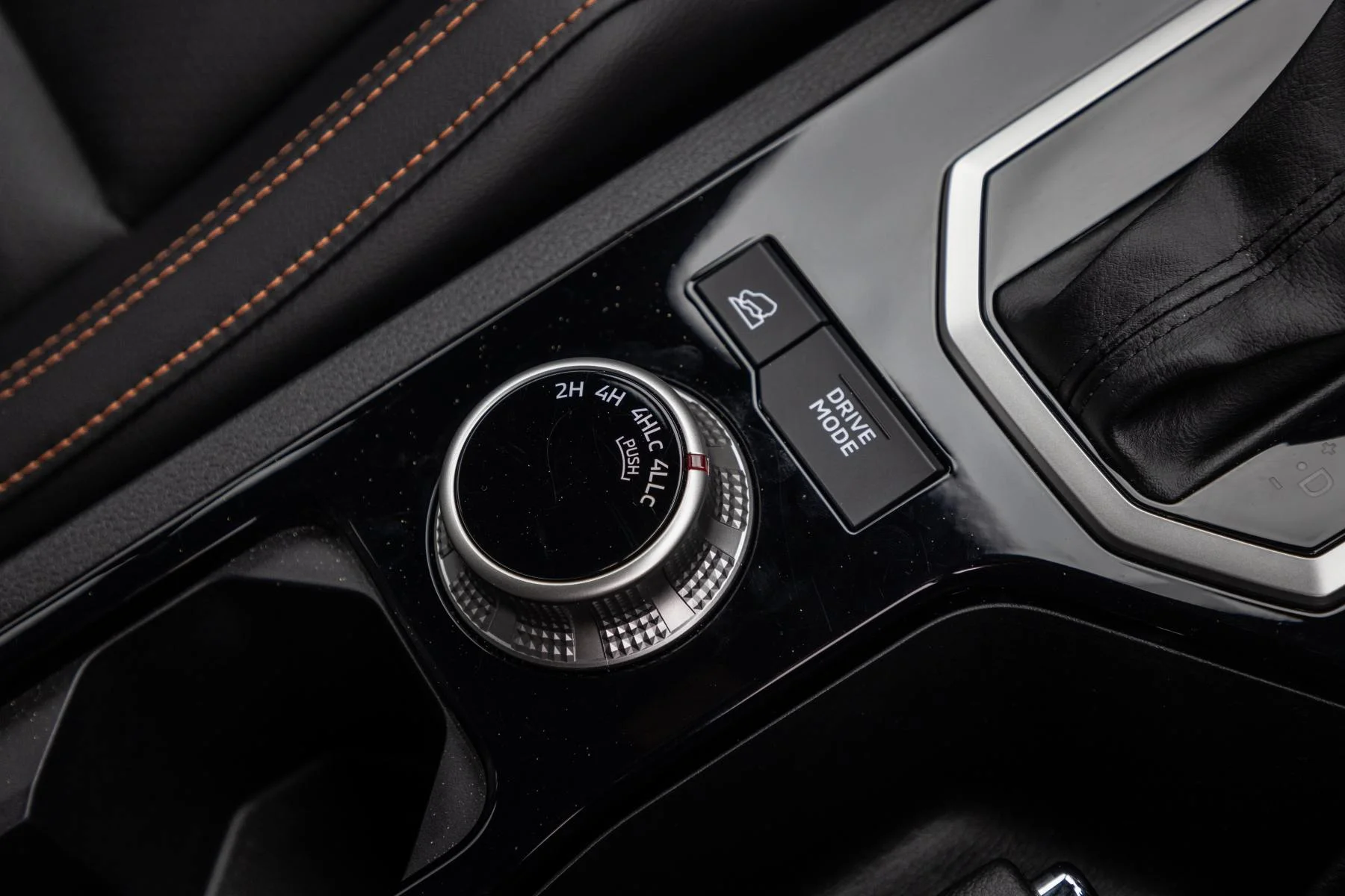 2024 Mitsubishi Triton GSR Yambuki Orange 4WD Controls 1