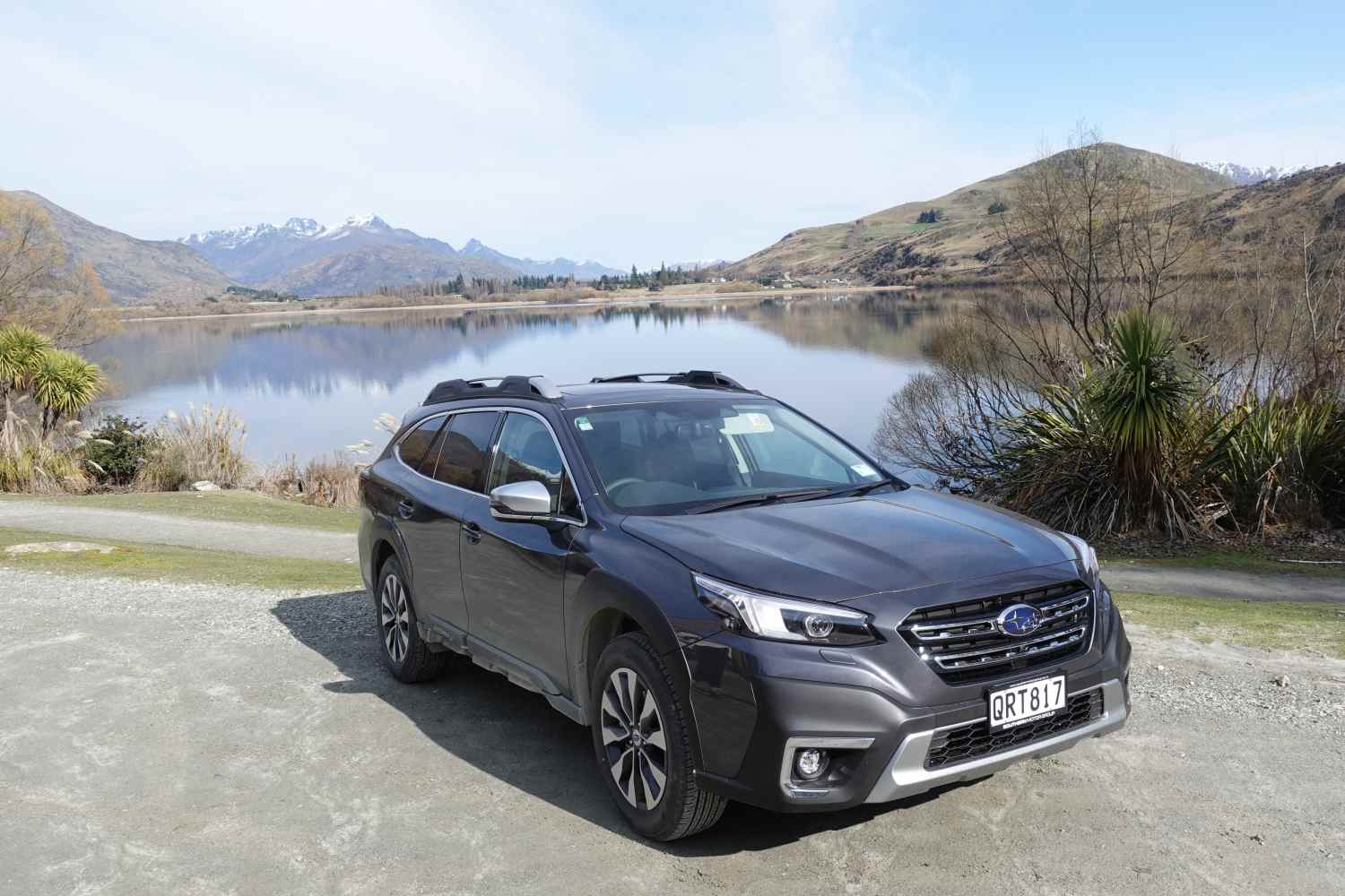 Subaru Outback at Lake HayeS NZ
