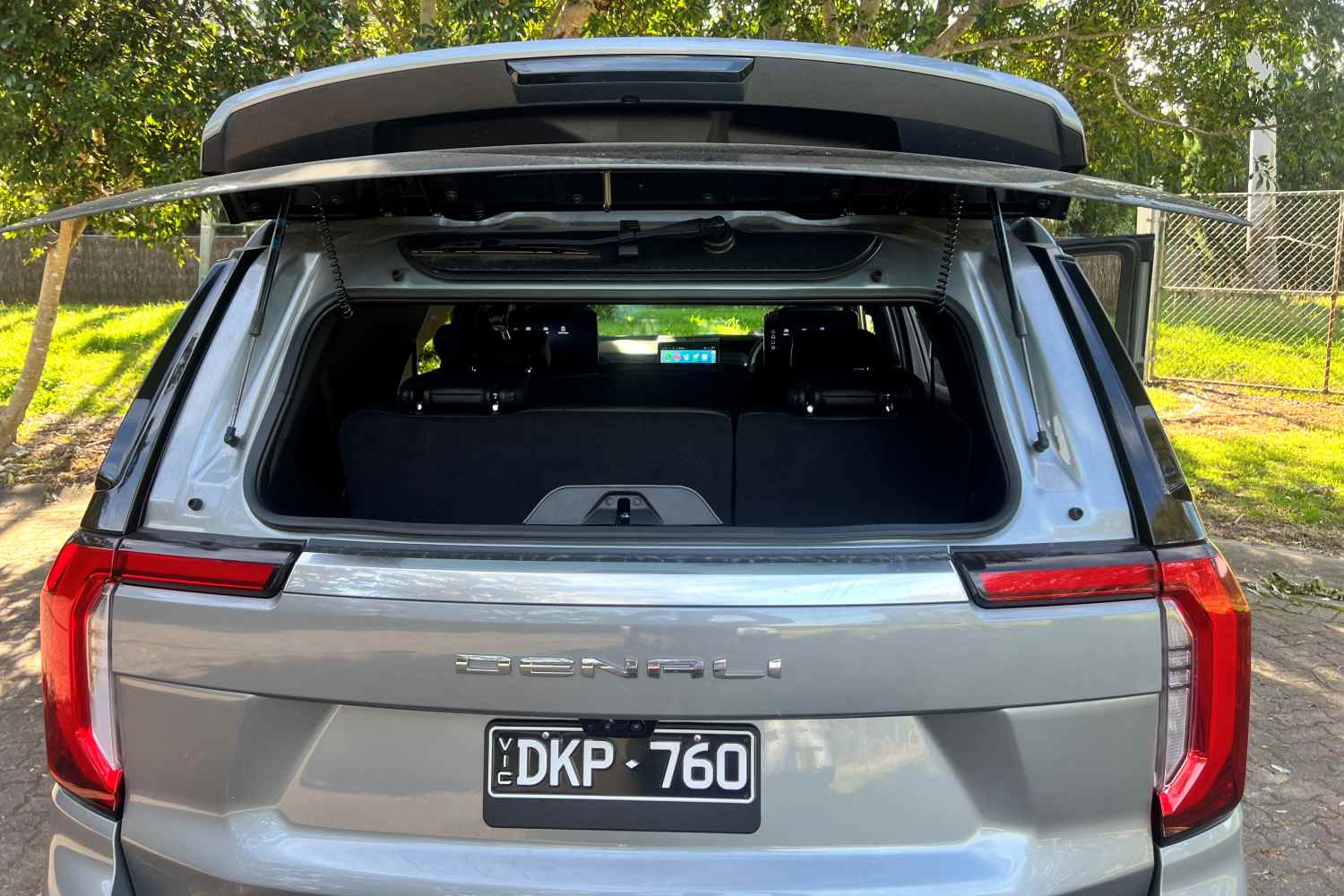 2025 Yukon Denali split tailgate lid 1