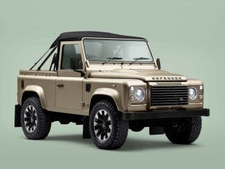 Land Rover CLASSIC_V8_SOFTTOP_HERO_02_DeadFront_v3a