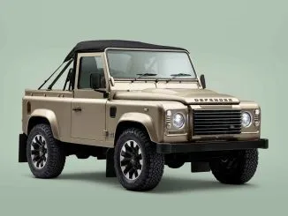 Land Rover CLASSIC_V8_SOFTTOP_HERO_02_DeadFront_v3a