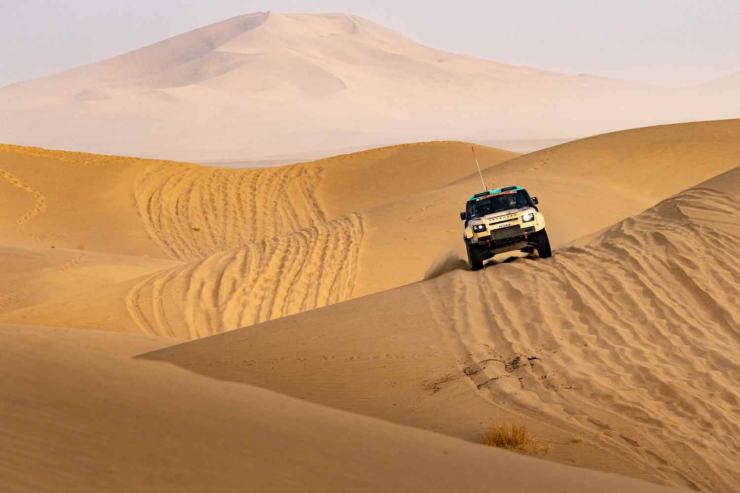 DEFENDER_RALLY_STEPHANE_PETERHANSEL_500_STAGE10_CREDIT_MarcinKin_AllTerrainMedia_001