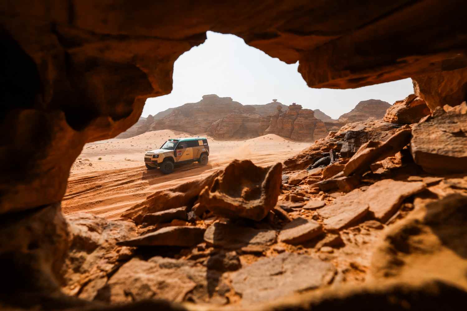 DEFENDER_RALLY_STEPHANE_PETERHANSEL_STAGE3_060126_CREDIT_DPPI_AV3_3569