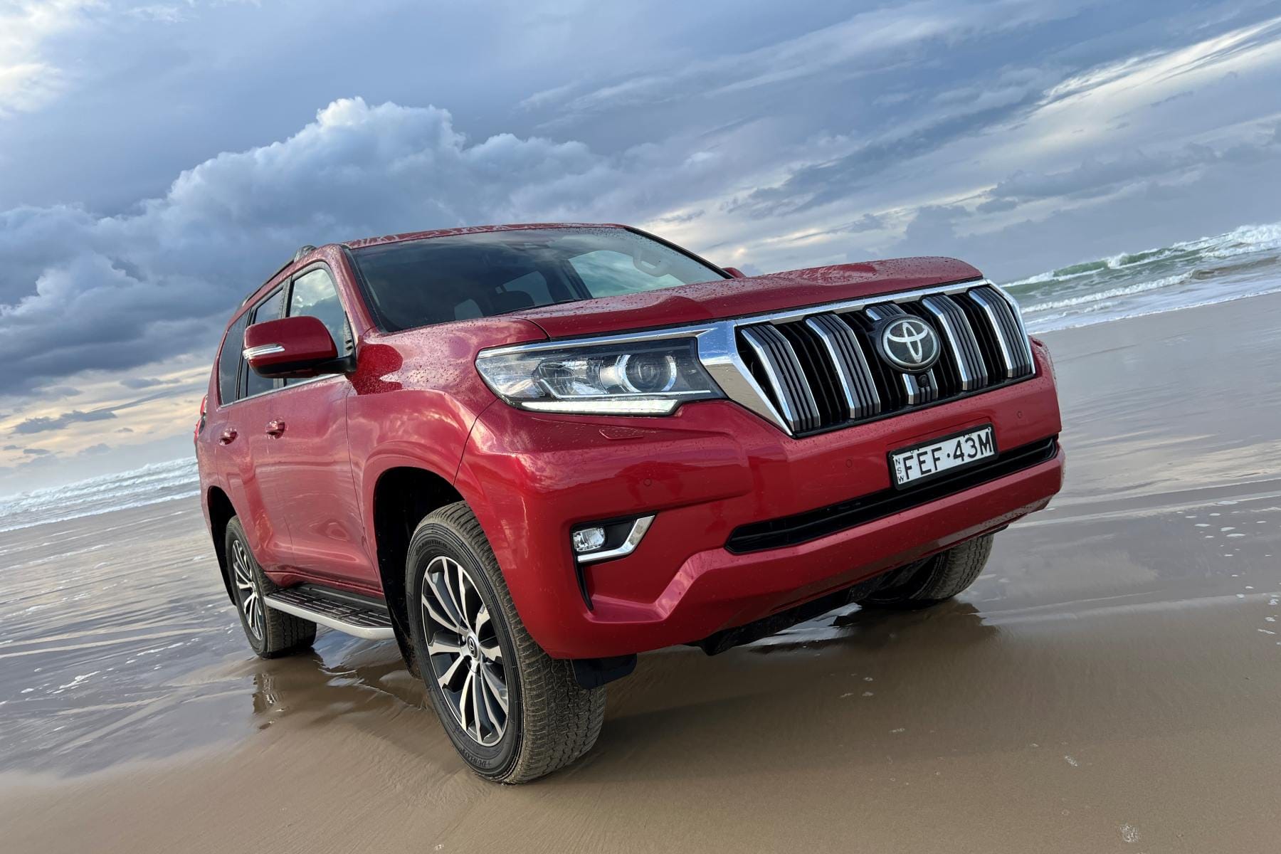 Toyota LandCruiser Prado Kkadu 4WD front quarter